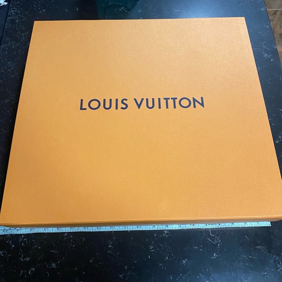 Large empty Louis Vuitton box - Picture 2 of 4